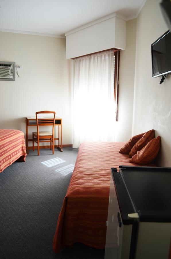 Hotel Huemul General Roca Kültér fotó